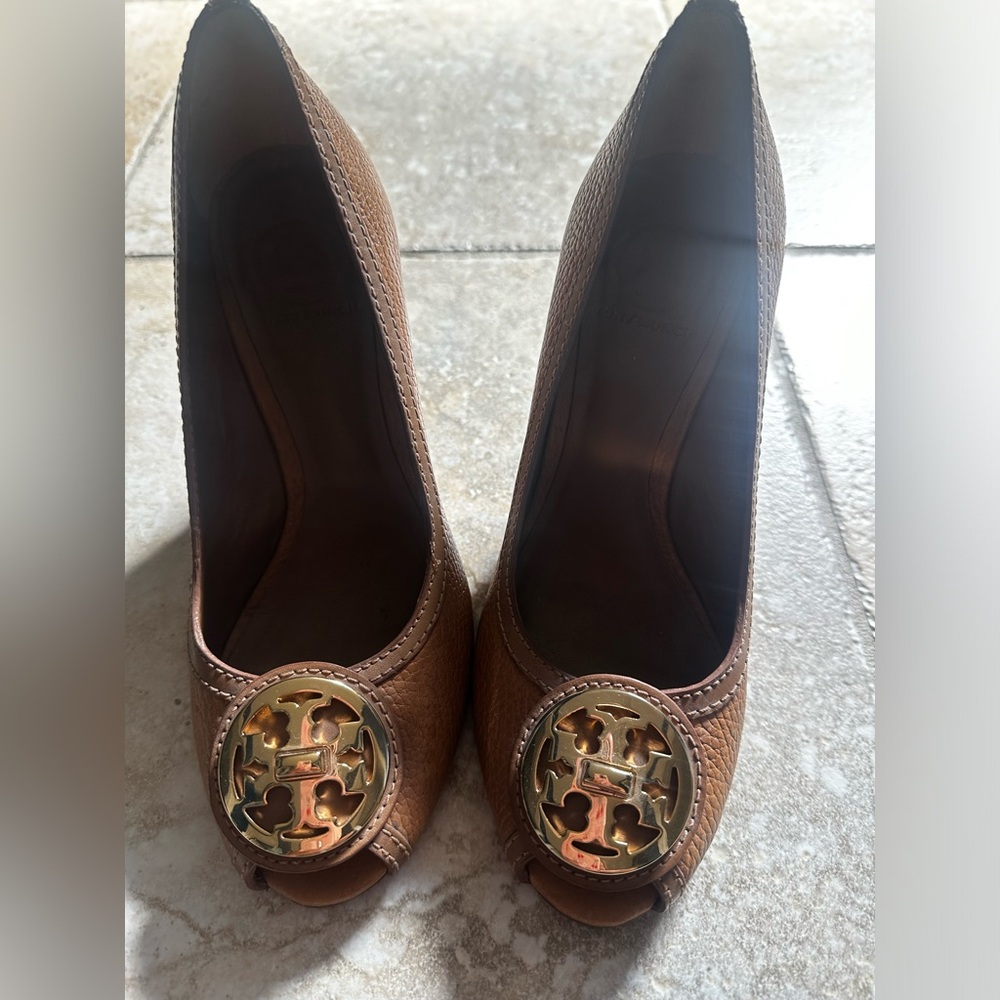 Tory Burch wedge size 7